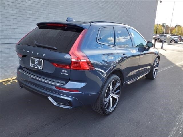 2022 Volvo XC60 R-Design