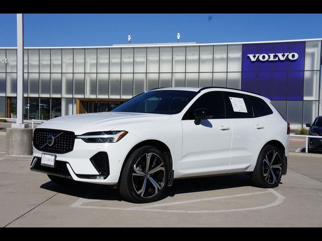 2022 Volvo XC60 R-Design