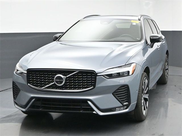 2022 Volvo XC60 R-Design