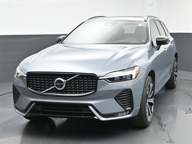 2022 Volvo XC60 R-Design