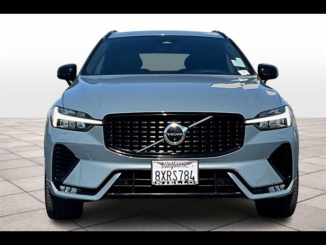 2022 Volvo XC60 R-Design