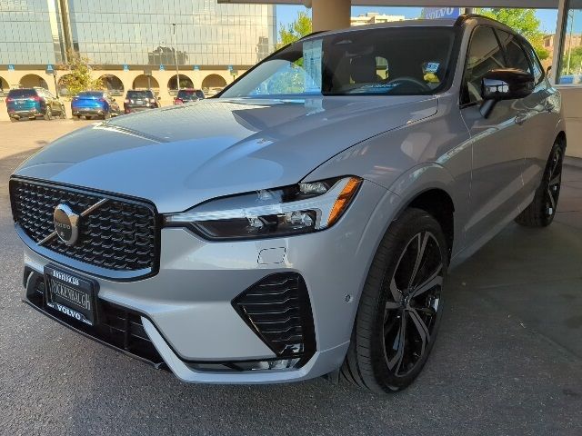 2022 Volvo XC60 R-Design