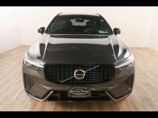 2022 Volvo XC60 R-Design