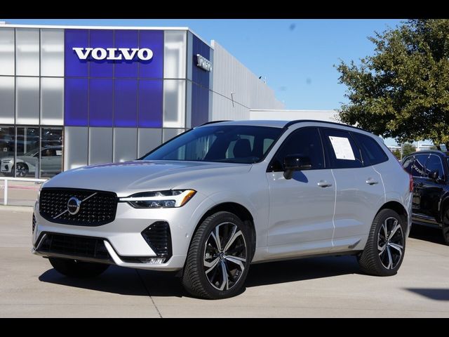 2022 Volvo XC60 R-Design