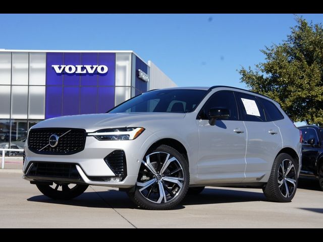 2022 Volvo XC60 R-Design