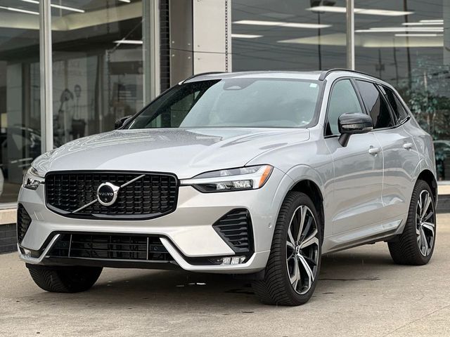 2022 Volvo XC60 R-Design