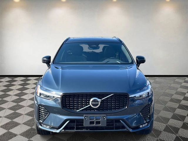 2022 Volvo XC60 R-Design