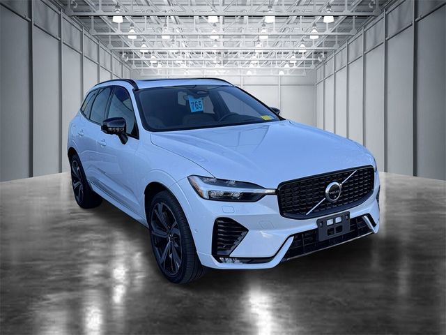 2022 Volvo XC60 R-Design