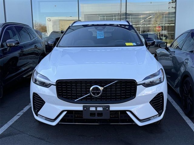 2022 Volvo XC60 R-Design