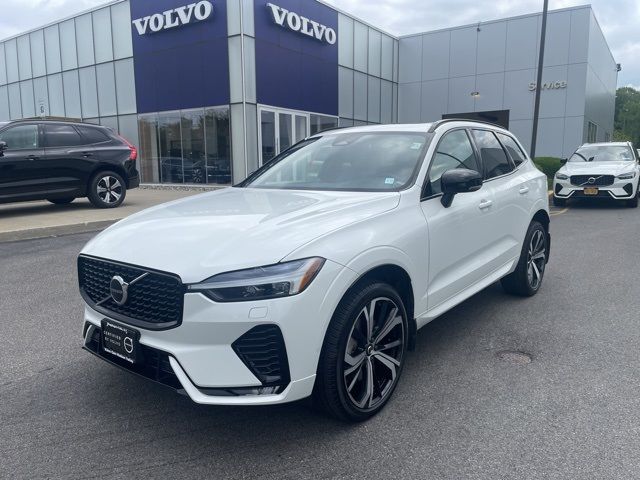 2022 Volvo XC60 R-Design