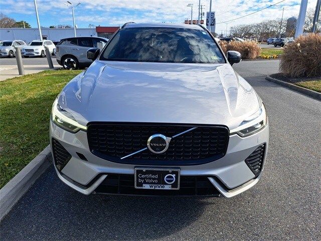 2022 Volvo XC60 R-Design