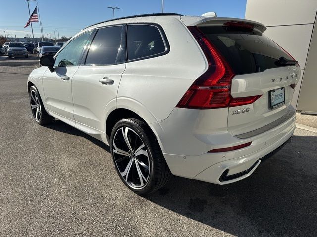 2022 Volvo XC60 R-Design