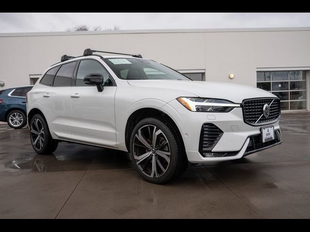 2022 Volvo XC60 R-Design