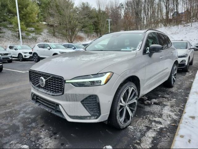 2022 Volvo XC60 R-Design