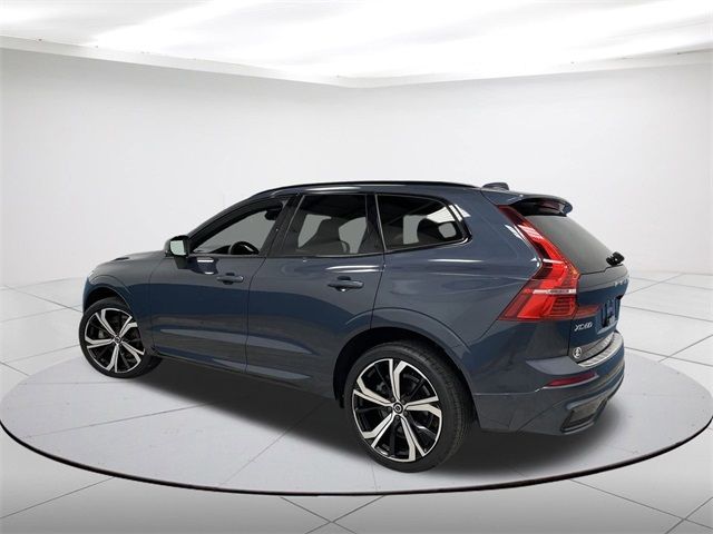 2022 Volvo XC60 R-Design