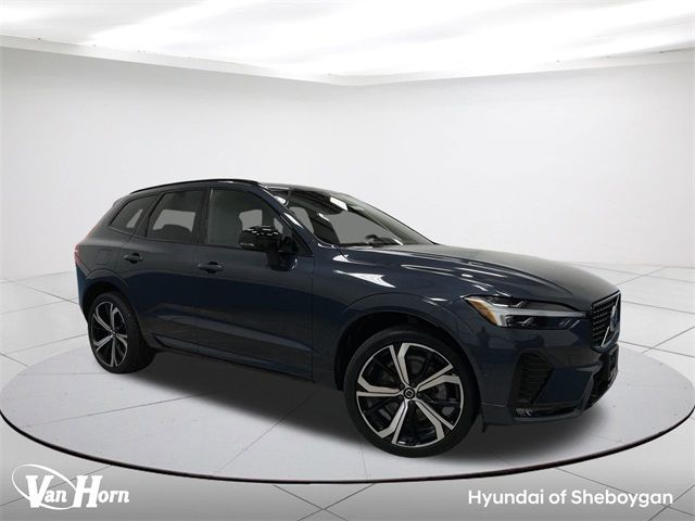 2022 Volvo XC60 R-Design