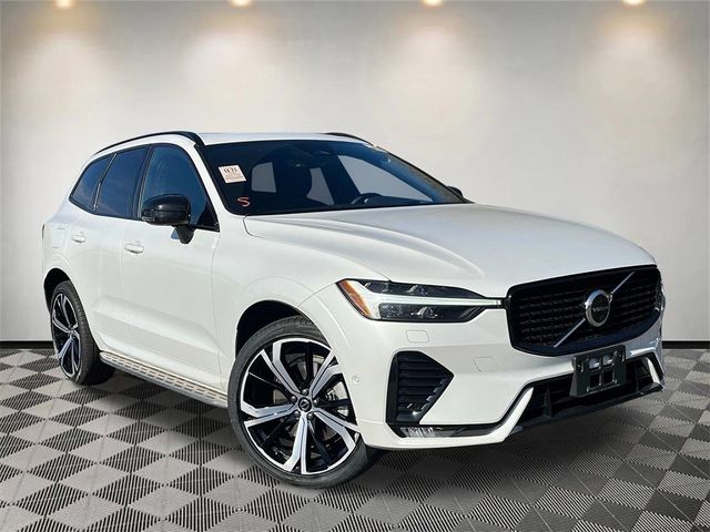 2022 Volvo XC60 R-Design