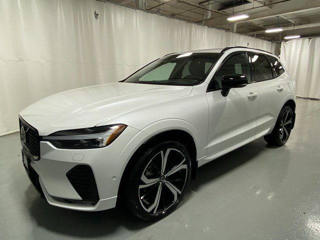 2022 Volvo XC60 R-Design