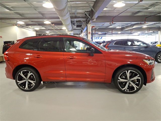 2022 Volvo XC60 R-Design