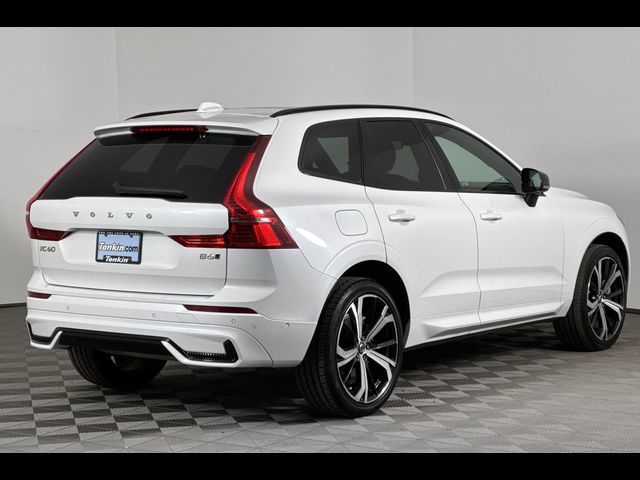 2022 Volvo XC60 R-Design