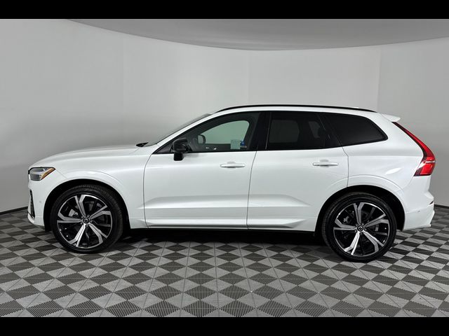 2022 Volvo XC60 R-Design