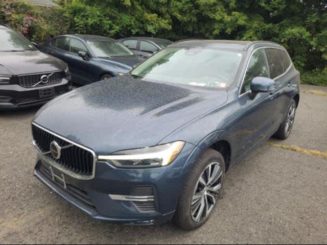 2022 Volvo XC60 Momentum