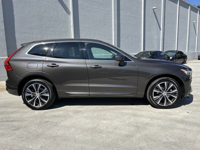 2022 Volvo XC60 Momentum