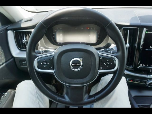 2022 Volvo XC60 Momentum