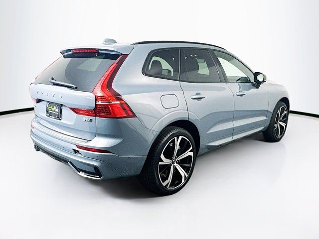 2022 Volvo XC60 R-Design