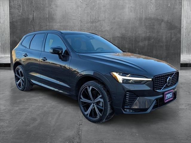 2022 Volvo XC60 R-Design