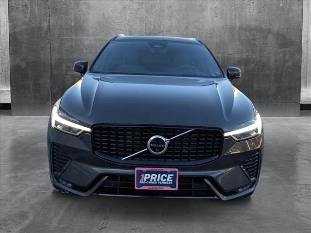 2022 Volvo XC60 R-Design