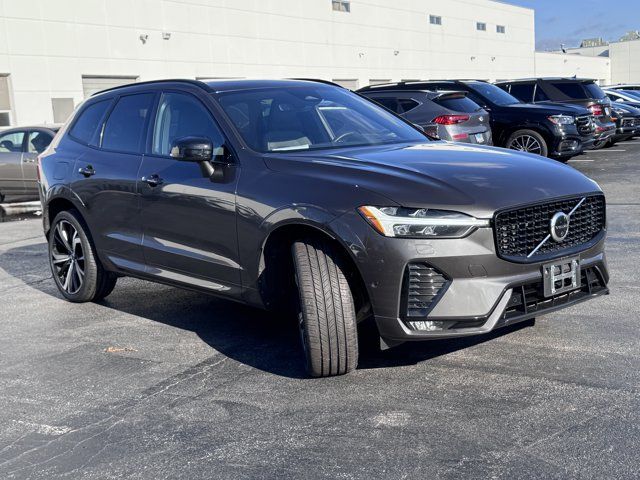 2022 Volvo XC60 R-Design