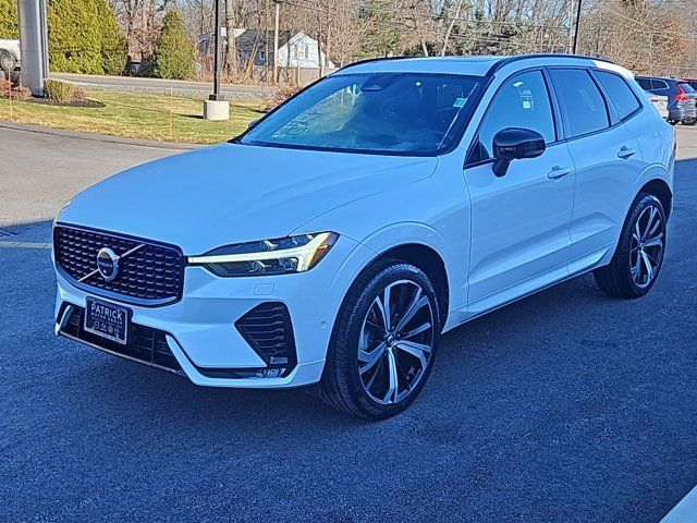 2022 Volvo XC60 R-Design