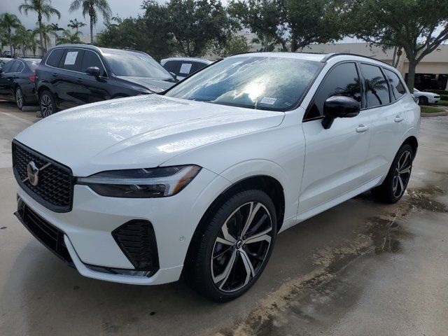 2022 Volvo XC60 R-Design