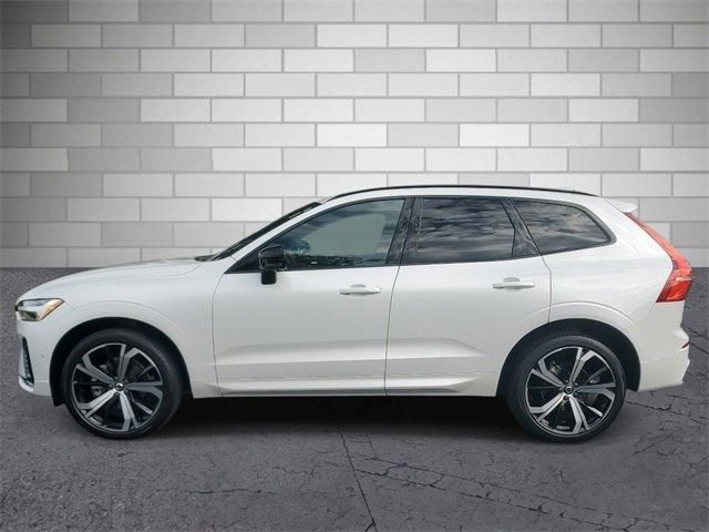 2022 Volvo XC60 R-Design