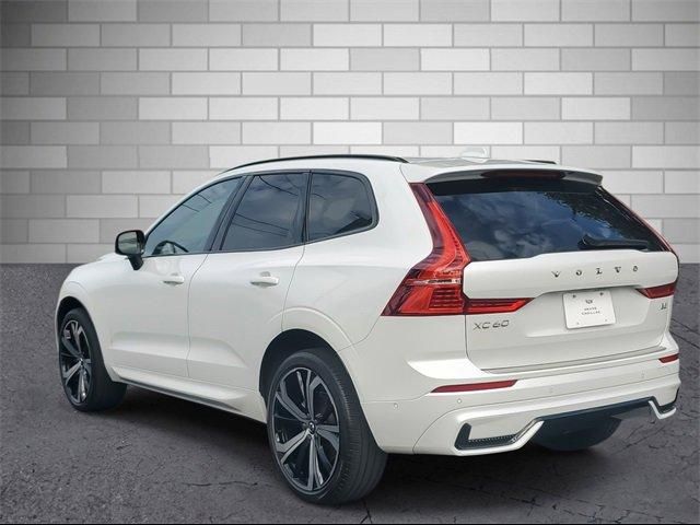 2022 Volvo XC60 R-Design