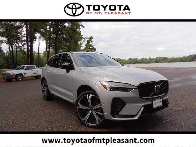 2022 Volvo XC60 R-Design