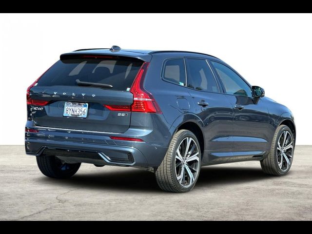 2022 Volvo XC60 R-Design