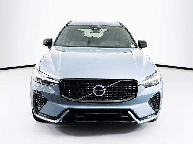 2022 Volvo XC60 R-Design