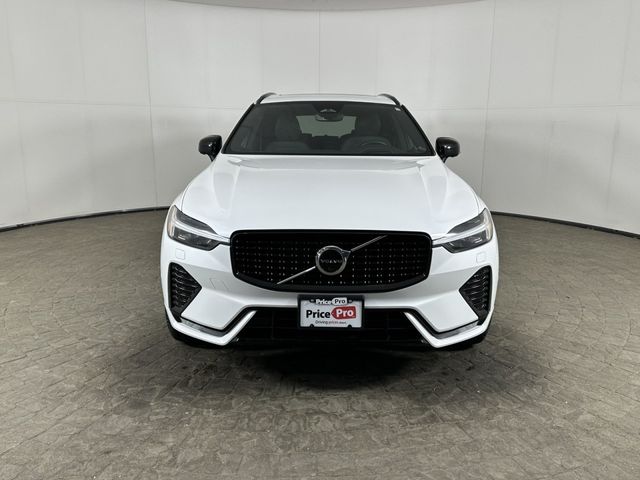 2022 Volvo XC60 R-Design