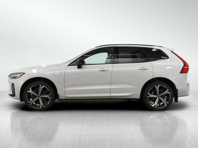 2022 Volvo XC60 Recharge Plug-In Hybrid R-Design