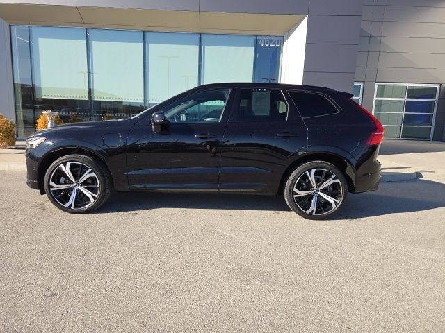 2022 Volvo XC60 Recharge Plug-In Hybrid R-Design