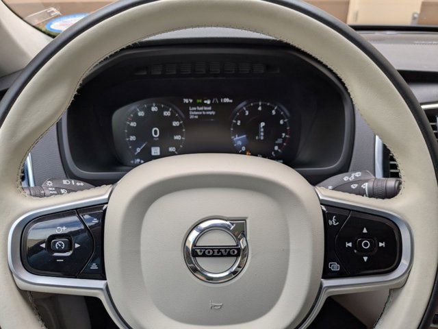 2022 Volvo XC90 Momentum