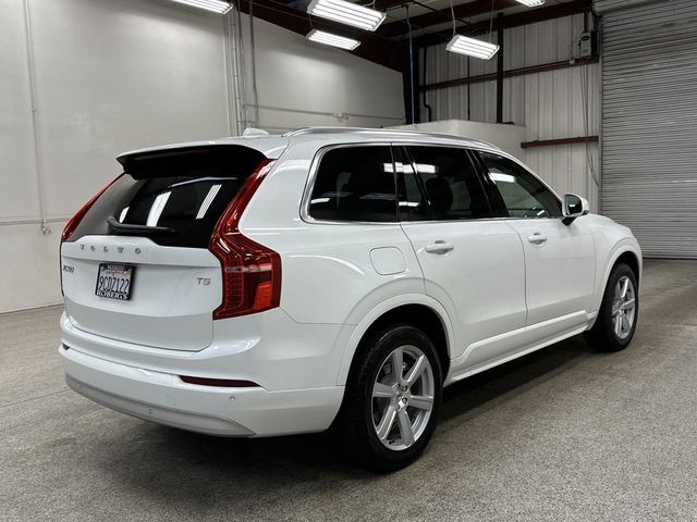 2022 Volvo XC90 Momentum