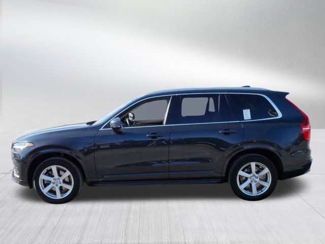 2022 Volvo XC90 Momentum