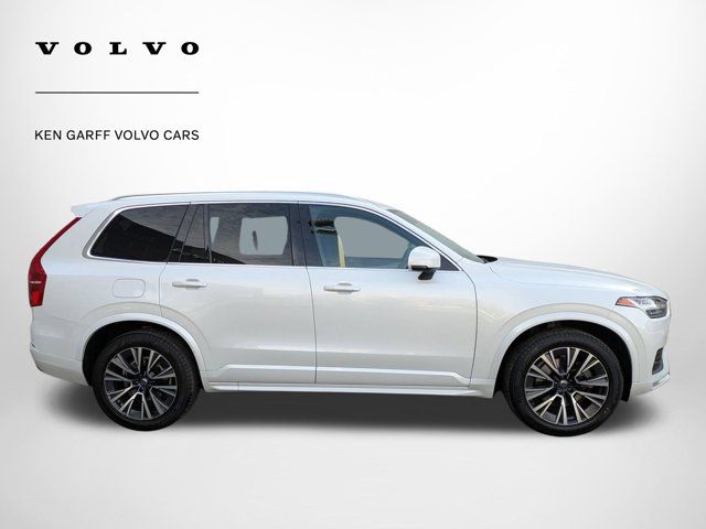 2022 Volvo XC90 Momentum