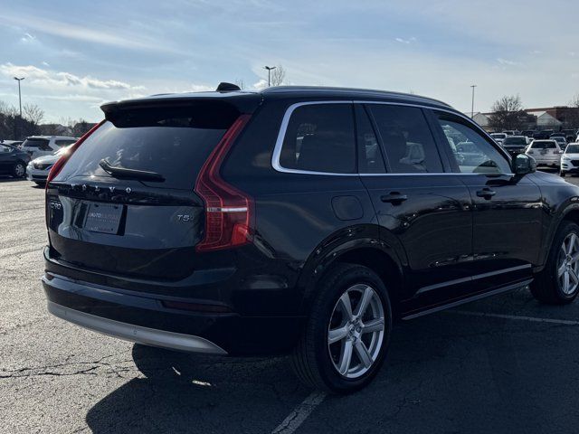 2022 Volvo XC90 Momentum