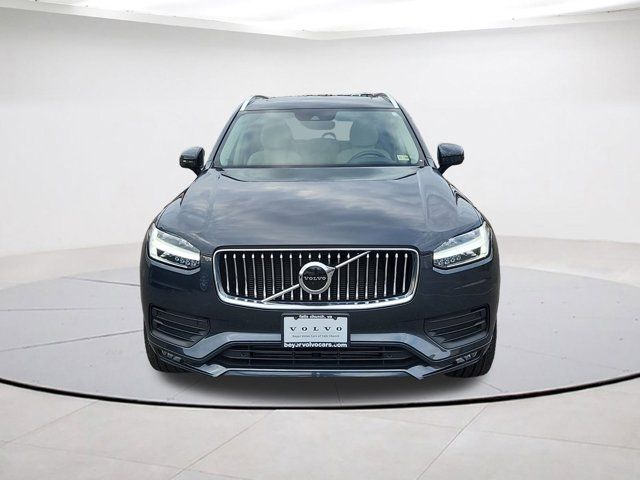 2022 Volvo XC90 Momentum