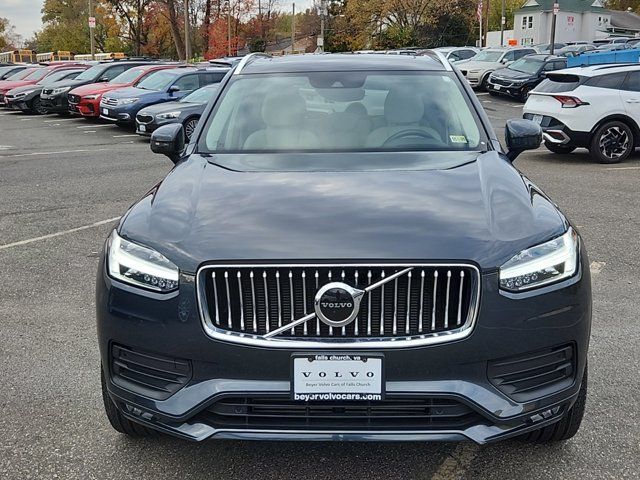 2022 Volvo XC90 Momentum