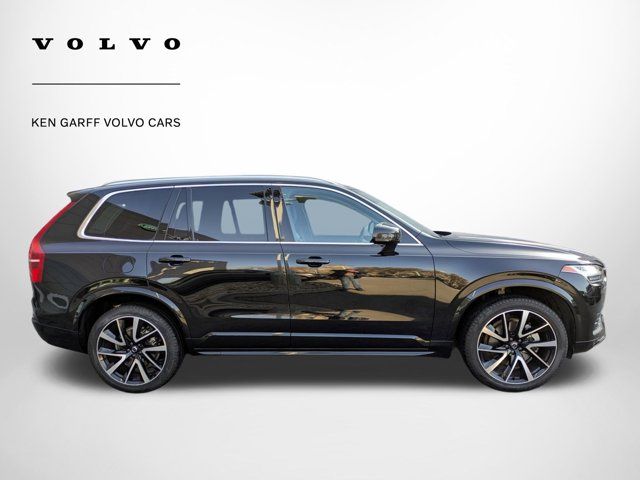 2022 Volvo XC90 Momentum